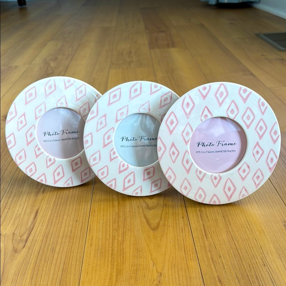 NWT 3” diameter Geometric Pink and White ceramic Photo Frame Set of 3